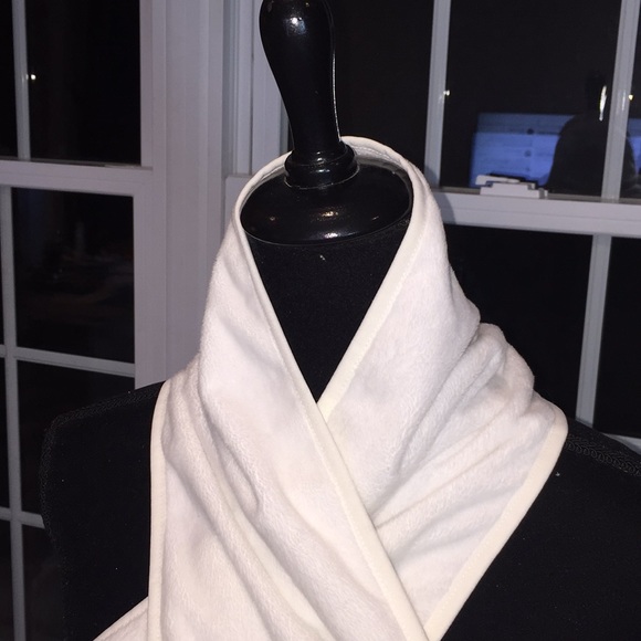 Columbia White Super Soft Warm Winter Scarf Fleece 69" - Picture 4 of 6